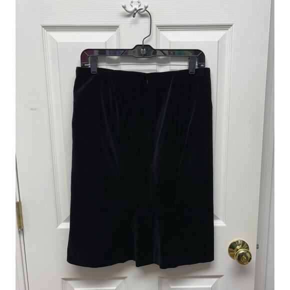 Ann Taylor Black Velvet Pencil Skirt, Lined Straight Skirt, Women's Size 6 - Picture 2 of 6